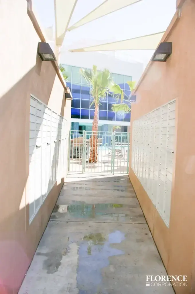 recessed mounted versatile&trade; 4C mailboxes in white installed in outdoor walls of walkway to pool area of multifamily apartment building